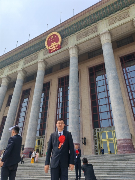 合法赌博网站
教师荣获“全国自强模范”称号